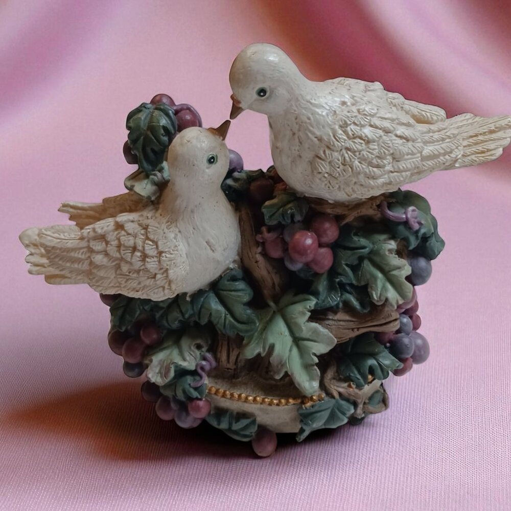 Vintage Working Forever Yours Music Box  White Doves & Grapevine (1997)
